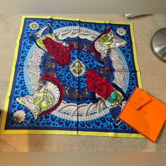 Hermes’ 90 silk scarf - Picture 1 of 3